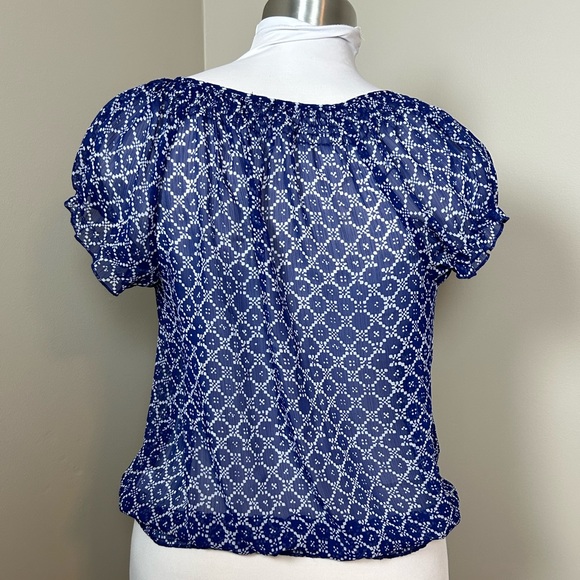 LIZ CLAIBORNE Blue White Sheer Short Sleeved Blouse Size Medium Petite - Picture 3 of 4